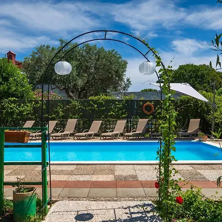 Villa Popovi By Guide Pavicini
